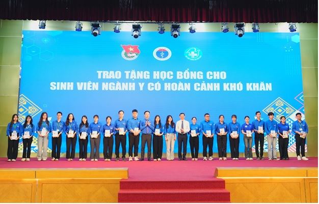 ĐỐI THOẠI GIỮA LÃNH ĐẠO BỘ Y TẾ, BAN BÍ THƯ TRUNG ƯƠNG ĐẢNG VỚI THANH NIÊN NGÀNH Y TẾ
